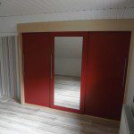 Einbau-Kleiderschrank in Farbkombination Esche/Rot 3