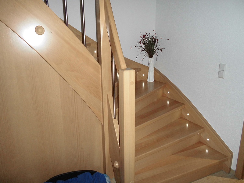 setzstufen massivholztreppe buche mit und integrierter led beleuchtung 1 treppenrenovierung setzstufen massivholztreppe buche mit und integrierter led beleuchtung 1 treppenrenovierung