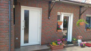 Konstruktive Kunststoffhaustür auswärtsschlagend