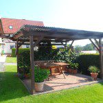 Grillplatzüberdachung im Garten_1