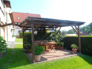 Grillplatzüberdachung im Garten_1