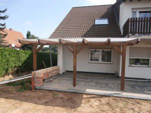 Terassenüberdachung mit Doppelstegplatten Vorderansicht 1