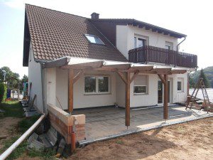 Terassenüberdachung mit Doppelstegplatten Vorderansicht 2