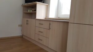 Einbaumöbel_Kleiderschrank_Dekor Akazie