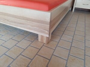 Massivholzbett_Esche_mit Nachtschränken